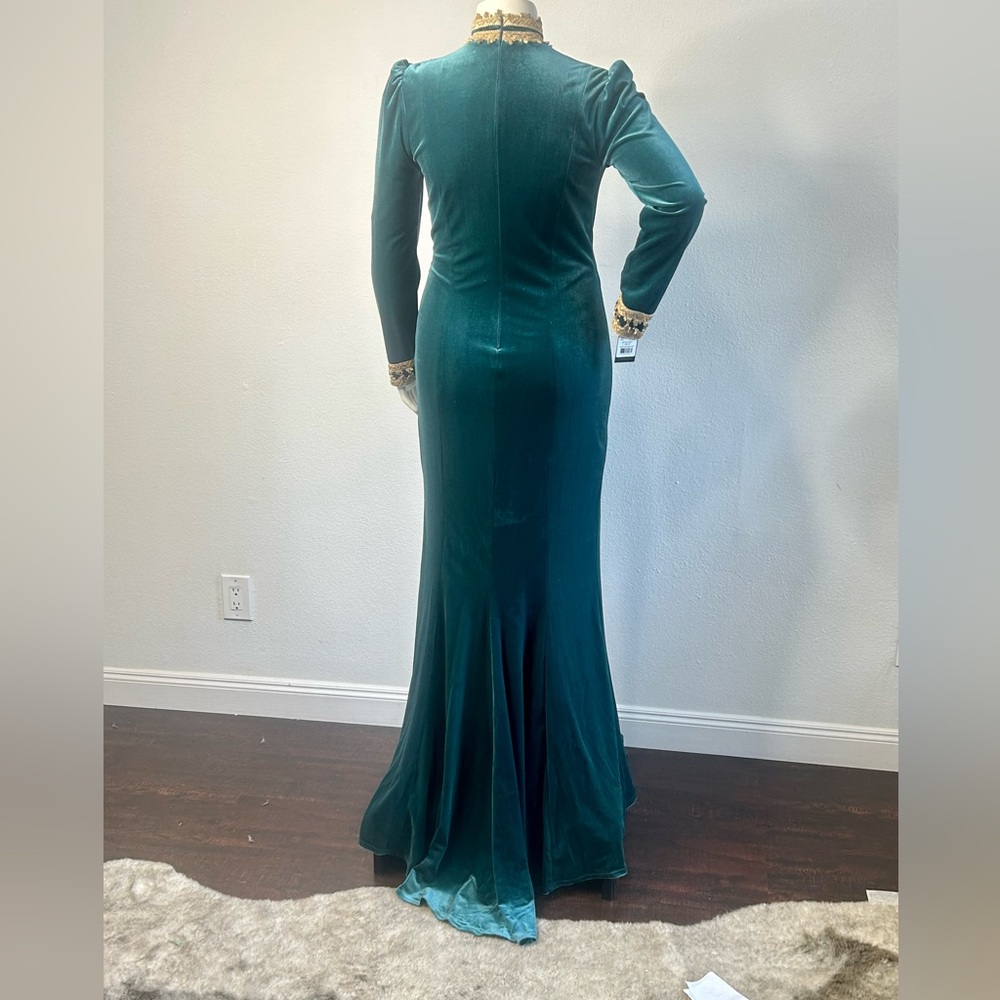 Tadashi Shoji Green Velvet Full Length Long Sleeve Gown sz L - Picture 7 of 13